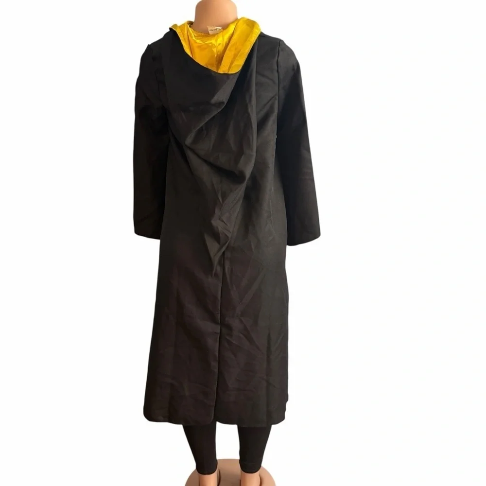 Wizarding World of Harry Potter Hufflepuff  Robe Cloak